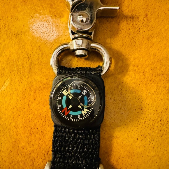 Bass Clip on Stainless Steel Watch with Compass Outdoors Golf - Picture 3 of 7